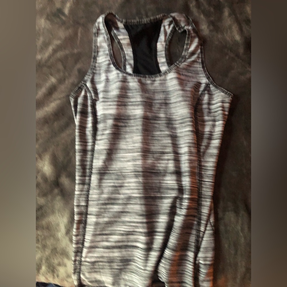Workout top never worn like new